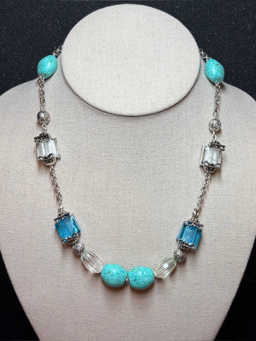 Avon Faux Turquoise Blue/Clear Glass Silver Tone Necklace